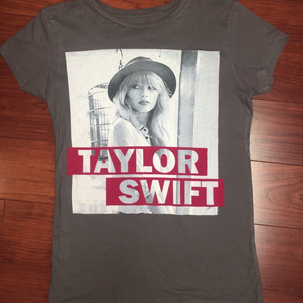 RARE taylor swift t-shirt (NEVER WORN)